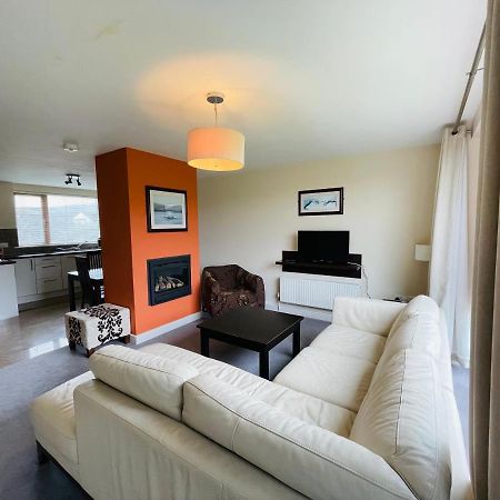 Burren Atlantic Hotel & Holiday Cottages แบลลีย์วอน ภายนอก รูปภาพ
