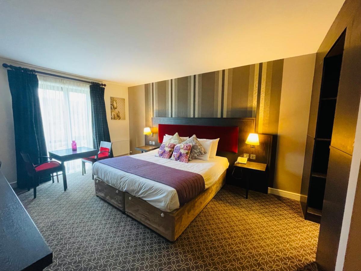 Burren Atlantic Hotel & Holiday Cottages แบลลีย์วอน ภายนอก รูปภาพ