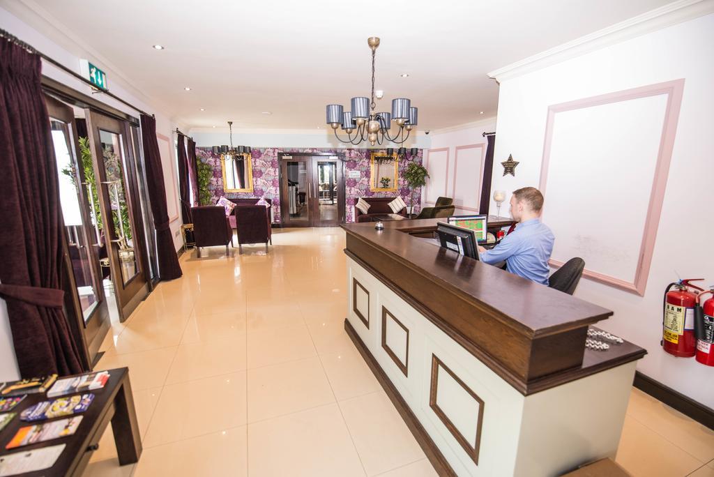 Burren Atlantic Hotel & Holiday Cottages แบลลีย์วอน ภายนอก รูปภาพ