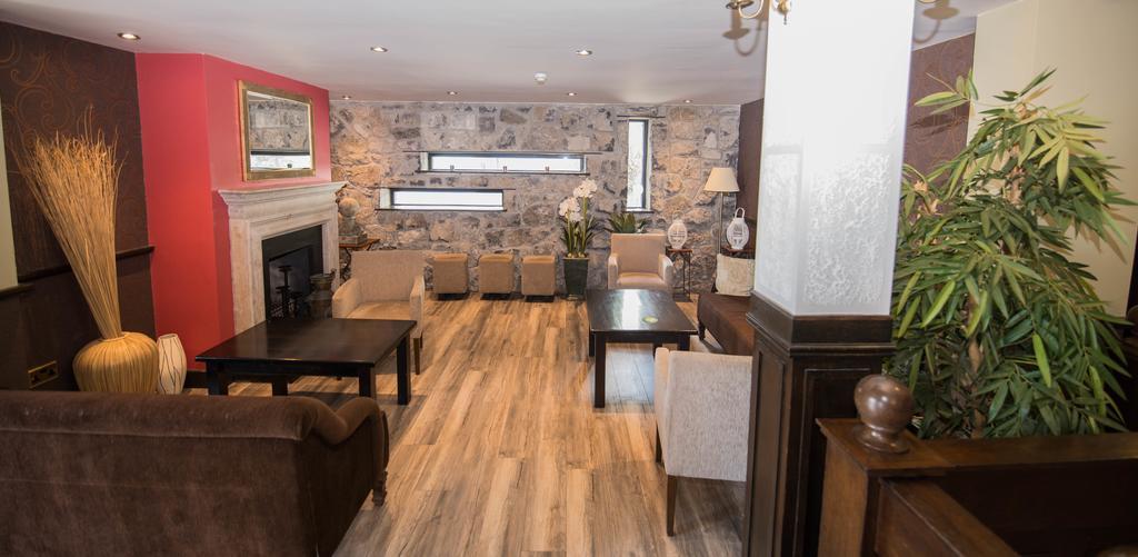 Burren Atlantic Hotel & Holiday Cottages แบลลีย์วอน ภายนอก รูปภาพ