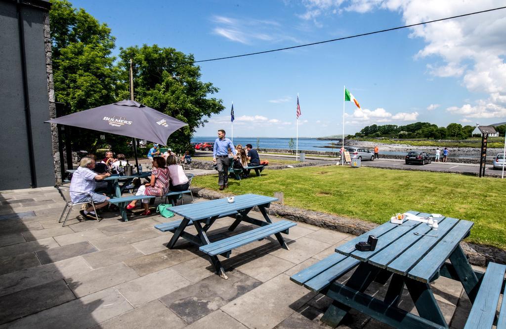 Burren Atlantic Hotel & Holiday Cottages แบลลีย์วอน ภายนอก รูปภาพ