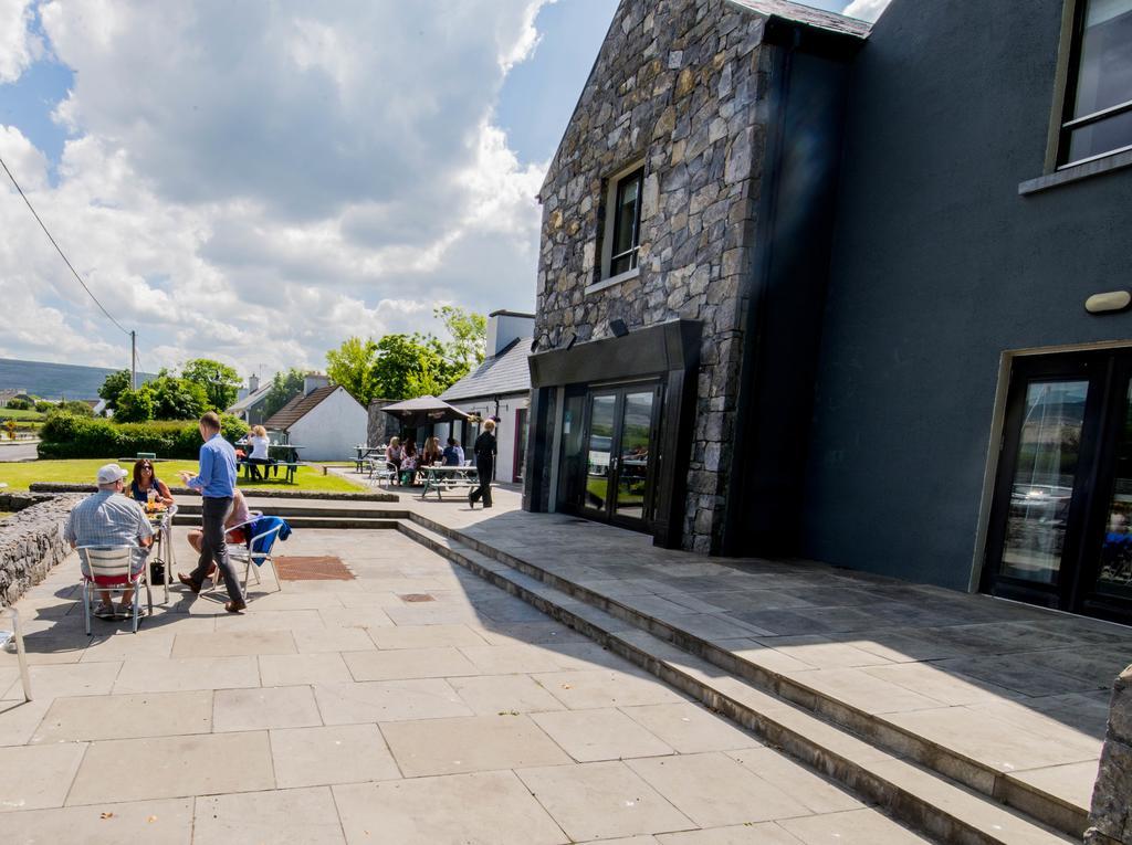 Burren Atlantic Hotel & Holiday Cottages แบลลีย์วอน ภายนอก รูปภาพ