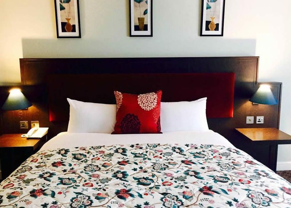 Burren Atlantic Hotel & Holiday Cottages แบลลีย์วอน ภายนอก รูปภาพ