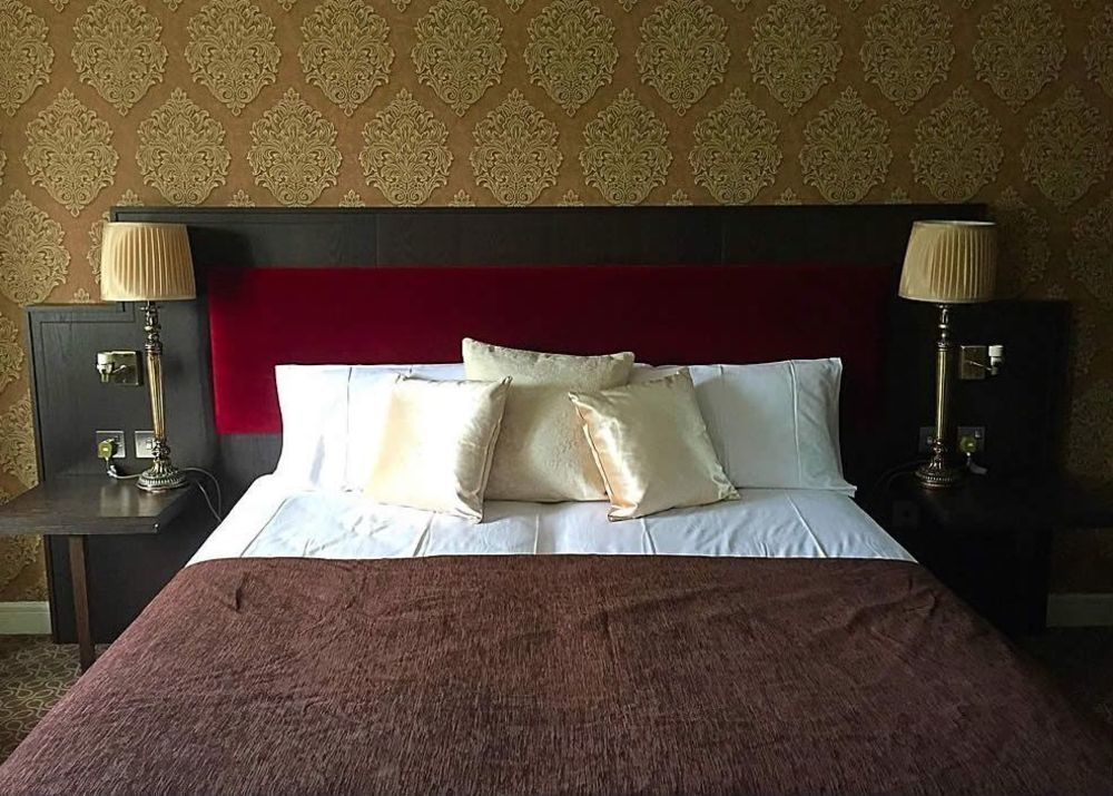 Burren Atlantic Hotel & Holiday Cottages แบลลีย์วอน ภายนอก รูปภาพ
