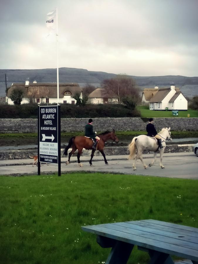 Burren Atlantic Hotel & Holiday Cottages แบลลีย์วอน ภายนอก รูปภาพ